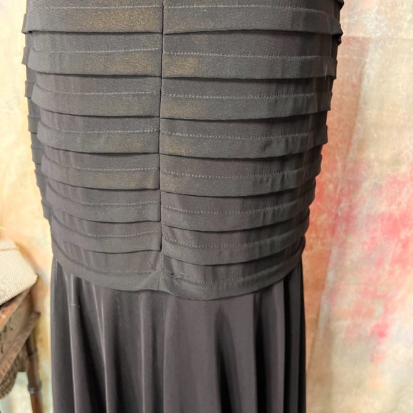 📌Betsy & Adam Look at the backside.....Great looking Prom - Ball - Formal Dress - Picture 11 of 16